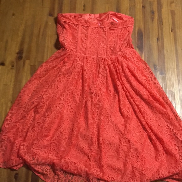 Women’s Coral Lace Dress - Picture 3 of 4